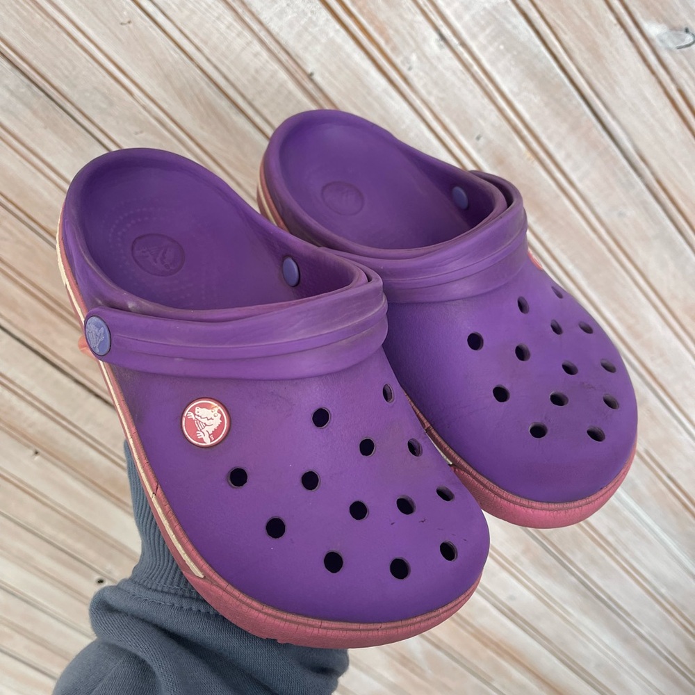 Crocs junior size 2 pink & purple kids vented sandal slides strap summer shoe